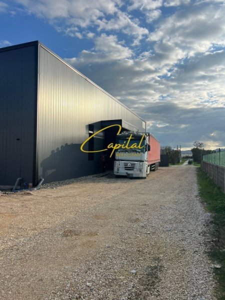 Tirane, jepet me qera magazine Kati 0, 600 m² 3200 € (Megateku)