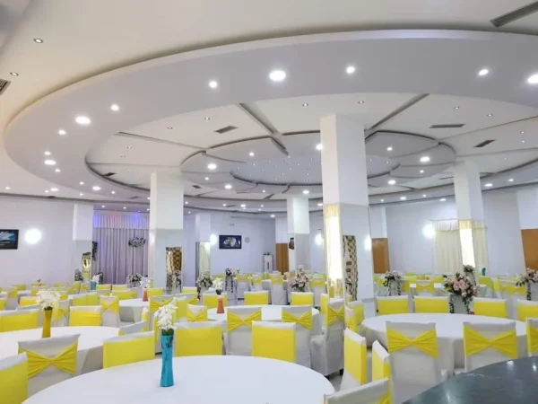 Durres, shes Pajisje lokali dasme duke perfshire frigorifer, soba, zgare, aspiratore, lavapjate, tavolina, karrige etj...