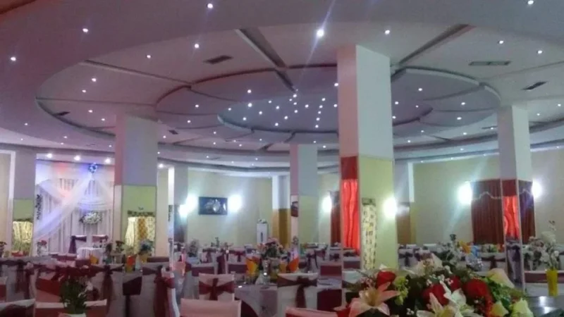 Durres, shes Pajisje lokali dasme duke perfshire frigorifer, soba, zgare, aspiratore, lavapjate, tavolina, karrige etj...