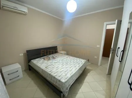 Tirane, jepet me qera apartament 1+1 Kati 4, 70 m² 350 € 