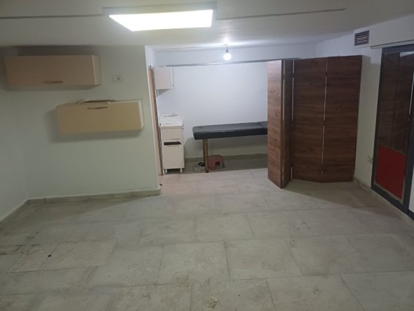 Tirane, jepet me qera ambjent biznesi Kati 1, 80 m² 70.000 lek (Bul Bajram Curri)