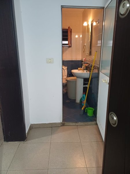 Tirane, jepet me qera ambjent biznesi Kati 1, 80 m² 70.000 lek (Bul Bajram Curri)