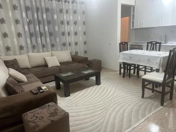 Tirane, jepet me qera apartament 1+1 Kati 8, 65 m² 600 € (Zogu i Zi)