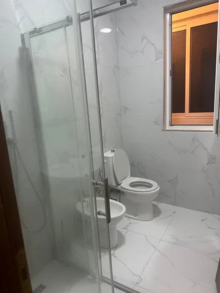 Tirane, jepet me qera apartament 1+1 Kati 8, 65 m² 600 € (Zogu i Zi)