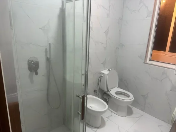Tirane, jepet me qera apartament 1+1 Kati 8, 65 m² 600 € (Zogu i Zi)