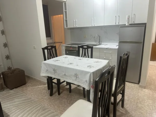 Tirane, jepet me qera apartament 1+1 Kati 8, 65 m² 600 € (Zogu i Zi)