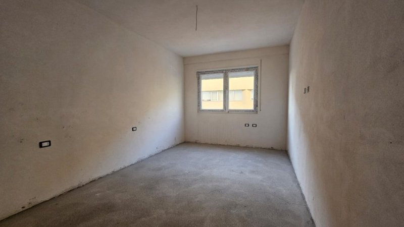Shitet Apartament 2+1 Paskuqan