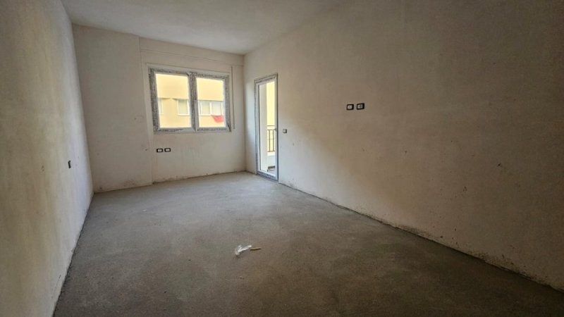 Shitet Apartament 2+1 Paskuqan