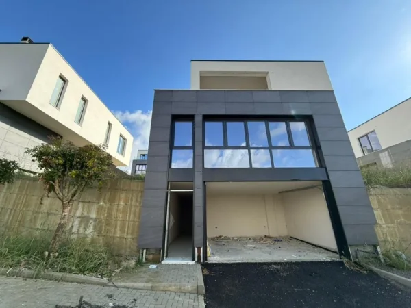 Tirane, shes Vile 2 Katshe , 257 m² 600.000 € (Lakeside Residence)