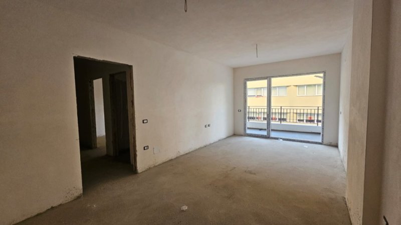Shitet Apartament 2+1 Paskuqan