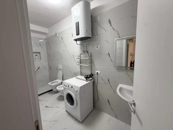 Tirane, jepet me qera apartament 1+1 Kati 4, 650 € 