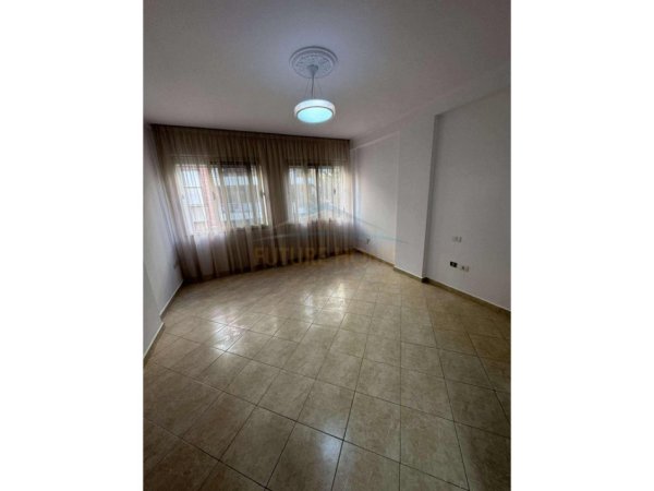 Tirane, shitet apartament 2+1 Kati 3, 100 m² 155.000 € (YZBERISHT)