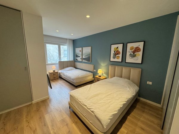 Tirane, jepet me qera apartament 2+1 Kati 4, 1.000 €