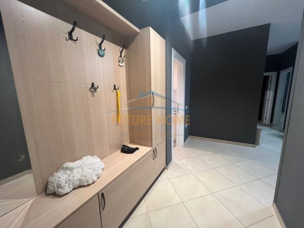 Qera, Ambient per zyra, Qender,Tiranë 850 €
