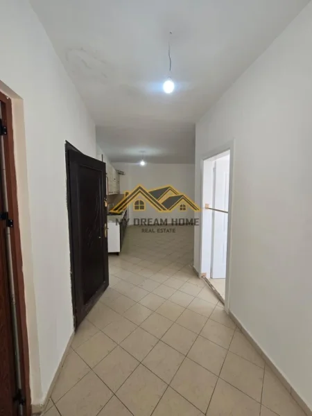 Durres, jepet me qera apartament 2+1+Ballkon Kati 8, 80 m² 300 € (TREGU INDUSTRIAL)