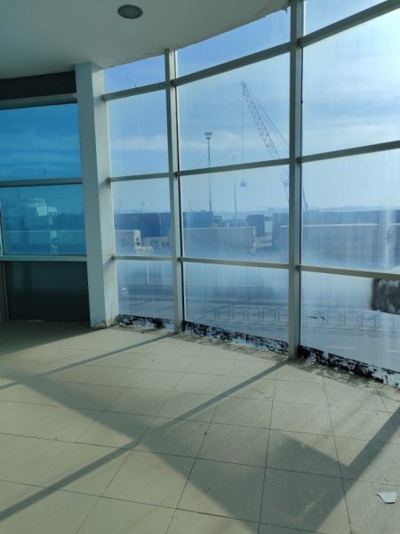 Durres, jepet me qera ambjent biznesi Kati 2, 202 m² (Rruga Egnatia, prane Portit Durres)