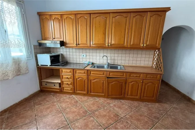 Vlore, jepet me qera apartament 2+1 Kati 2, 80 m² 350 € (Prane Kishes Ortodokse - Rruga Fiqirete Musta, Vlorë)