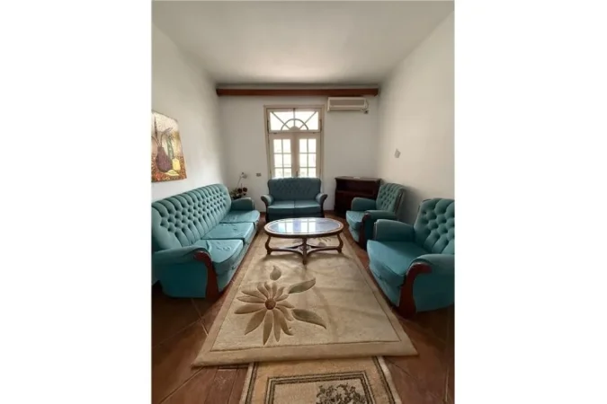 Vlore, jepet me qera apartament 2+1 Kati 2, 80 m² 350 € (Prane Kishes Ortodokse - Rruga Fiqirete Musta, Vlorë)