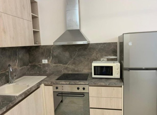 Tirane, jepet me qera apartament 2+1 Kati 2, 100 m² 700 € (Rruga Haxhi Hysen Dalliu)