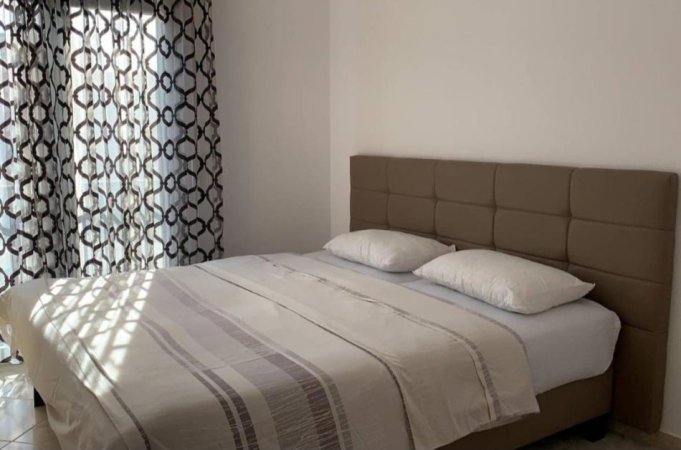 Tirane, jepet me qera apartament 2+1 Kati 2, 100 m² 700 € (Rruga Haxhi Hysen Dalliu)