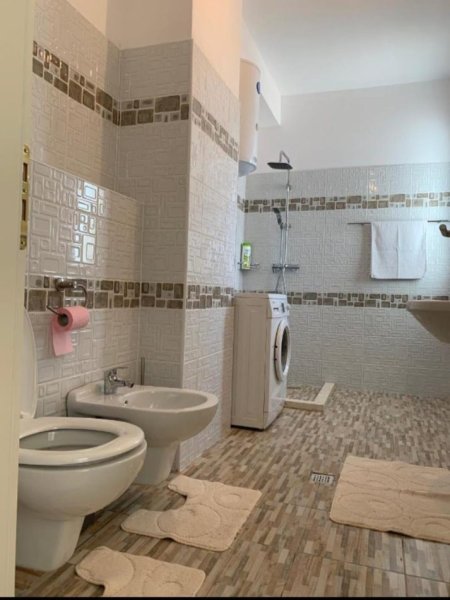 Tirane, jepet me qera apartament 2+1 Kati 2, 100 m² 700 € (Rruga Haxhi Hysen Dalliu)