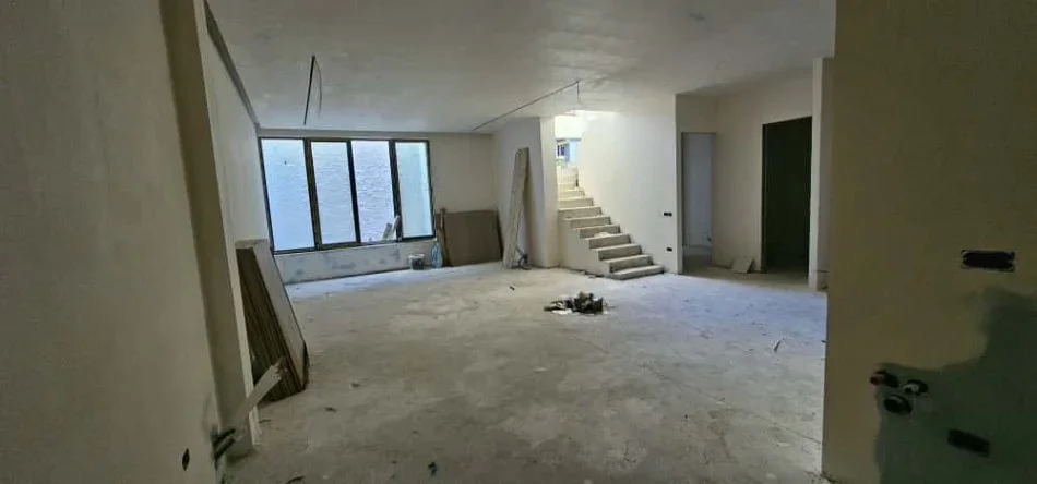 Tirane, shitet Vile 2 Katshe , 500 m² 780.000 € (teg)