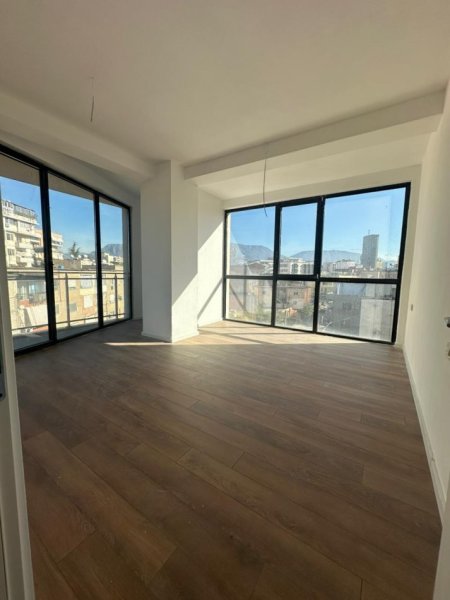 Tirane, jepet me qera zyre , 104 m² 800 € (Golden Tower, Mine Peza)