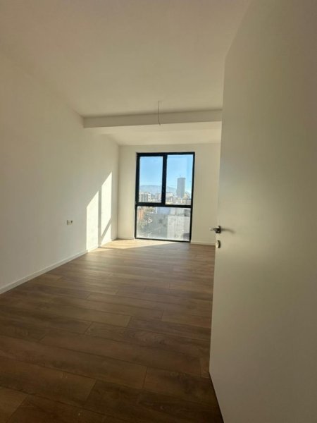 Tirane, jepet me qera zyre , 104 m² 800 € (Golden Tower, Mine Peza)