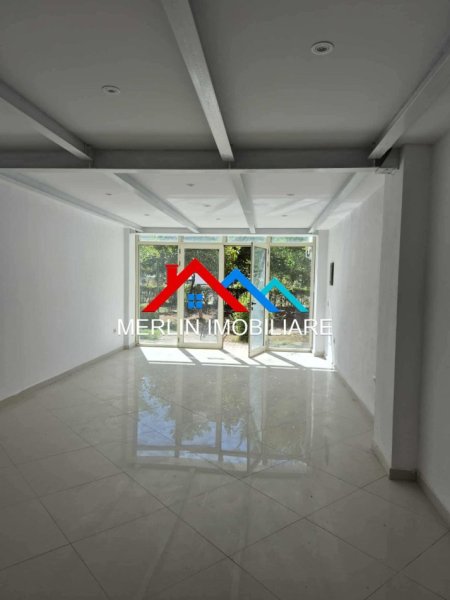 Tirane, jepet me qera ambjent biznesi Kati 0, 50 m² 500 € (RRUGA PETRELA,JORDAN MISJA)