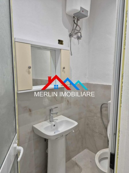 Tirane, jepet me qera ambjent biznesi Kati 0, 50 m² 500 € (RRUGA PETRELA,JORDAN MISJA)