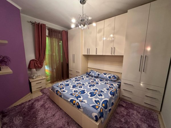 Tirane, jepet me qera apartament 2+1 Kati 4, 110 m² 700 € (Rruga Barrikadave)