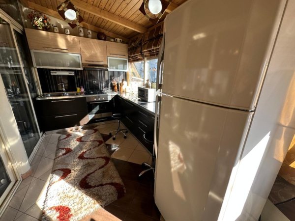 Tirane, jepet me qera apartament 2+1 Kati 4, 110 m² 700 € (Rruga Barrikadave)