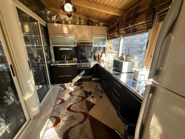 Tirane, jepet me qera apartament 2+1 Kati 4, 110 m² 700 € (Rruga Barrikadave)