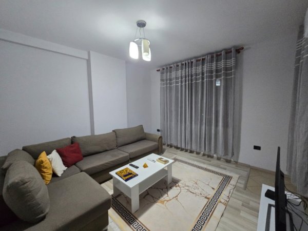 Tirane, jepet me qera apartament 2+1+Ballkon Kati 8, 105 m² 700 € (Rruga Bardhok Biba, 15 kateshi)