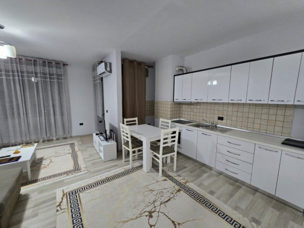 Tirane, jepet me qera apartament 2+1+Ballkon Kati 8, 105 m² 700 € (Rruga Bardhok Biba, 15 kateshi)