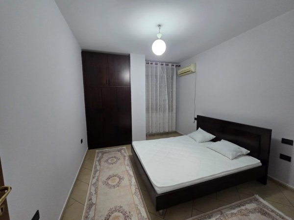 Tirane, jepet me qera apartament 2+1+Ballkon Kati 8, 105 m² 700 € (Rruga Bardhok Biba, 15 kateshi)