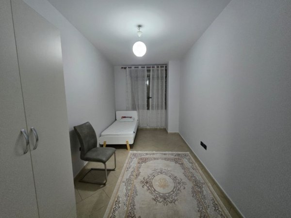 Tirane, jepet me qera apartament 2+1+Ballkon Kati 8, 105 m² 700 € (Rruga Bardhok Biba, 15 kateshi)