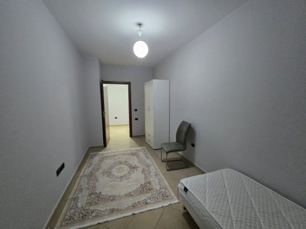 Tirane, jepet me qera apartament 2+1+Ballkon Kati 8, 105 m² 700 € (Rruga Bardhok Biba, 15 kateshi)
