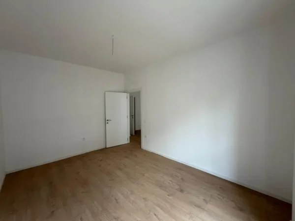 Tirane, shitet apartament 1+1 Kati 3, 59 m² 118.000 € (Liqeni i Thate)