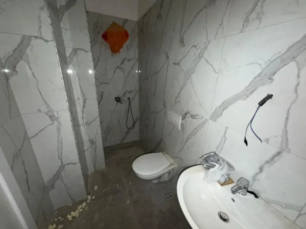 Tirane, shitet apartament 1+1 Kati 3, 59 m² 118.000 € (Liqeni i Thate)