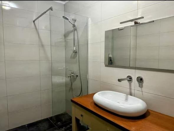 APARTAMNET 2+1+2 ME QIRA  KOMUNA E PARISIT  900 €