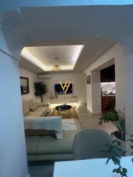 Tirane, jepet me qera apartament 2+1+Ballkon Kati 2, 71 m² 500 € (PORCELAN)
