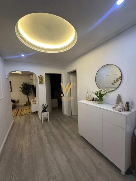 Tirane, jepet me qera apartament 2+1+Ballkon Kati 2, 71 m² 500 € (PORCELAN)