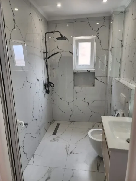 Tirane, shitet apartament 1+1+Ballkon Kati 4, 51 m² 95.000 € (Porcelan)