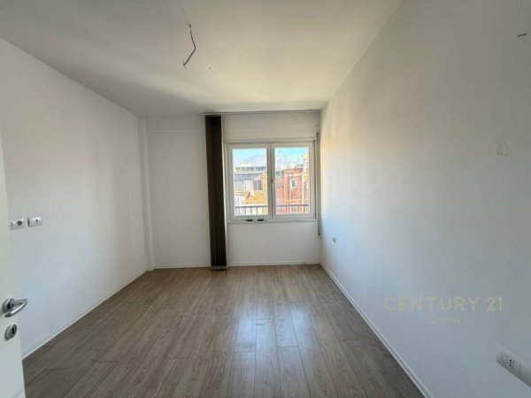 Tirane, shitet apartament 1+1 Kati 3, 60 m² 185.000 € (Sheshi Avni Rustemi)