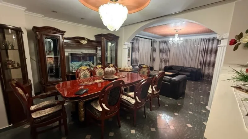 Tirane, jepet me qera apartament 3+1+Aneks+Ballkon Kati 3, 121 m² 700 € (Komuna Parisit)