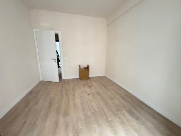 Tirane, shitet apartament 1+1+Ballkon Kati 4, 61 m² 98.000 € (bulevardi kashar)