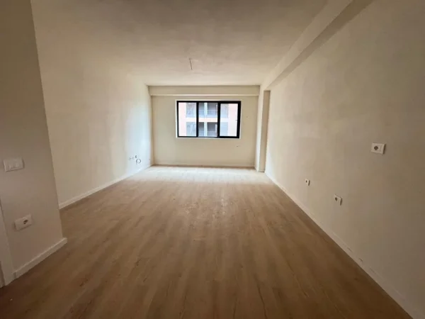Tirane, shitet apartament 1+1+Ballkon Kati 4, 61 m² 98.000 € (bulevardi kashar)