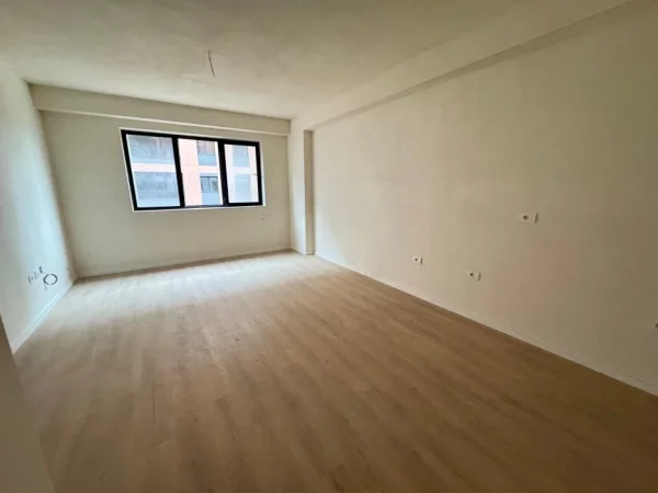 Tirane, shitet apartament 1+1+Ballkon Kati 4, 61 m² 98.000 € (bulevardi kashar)