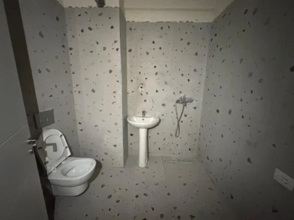 Tirane, shitet apartament 1+1+Ballkon Kati 4, 61 m² 98.000 € (bulevardi kashar)